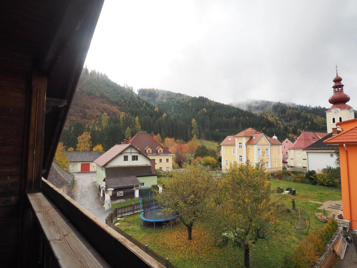 Gasthof Zum Gruenen Specht Oberzeiring Luaran gambar